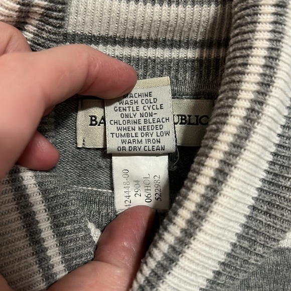 BANANA Republic Turtle Neck Long Sleeve Shirt Grey and White Striped Size Small - Picture 5 of 8